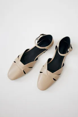 Aero Interlocking Flats in Taupe