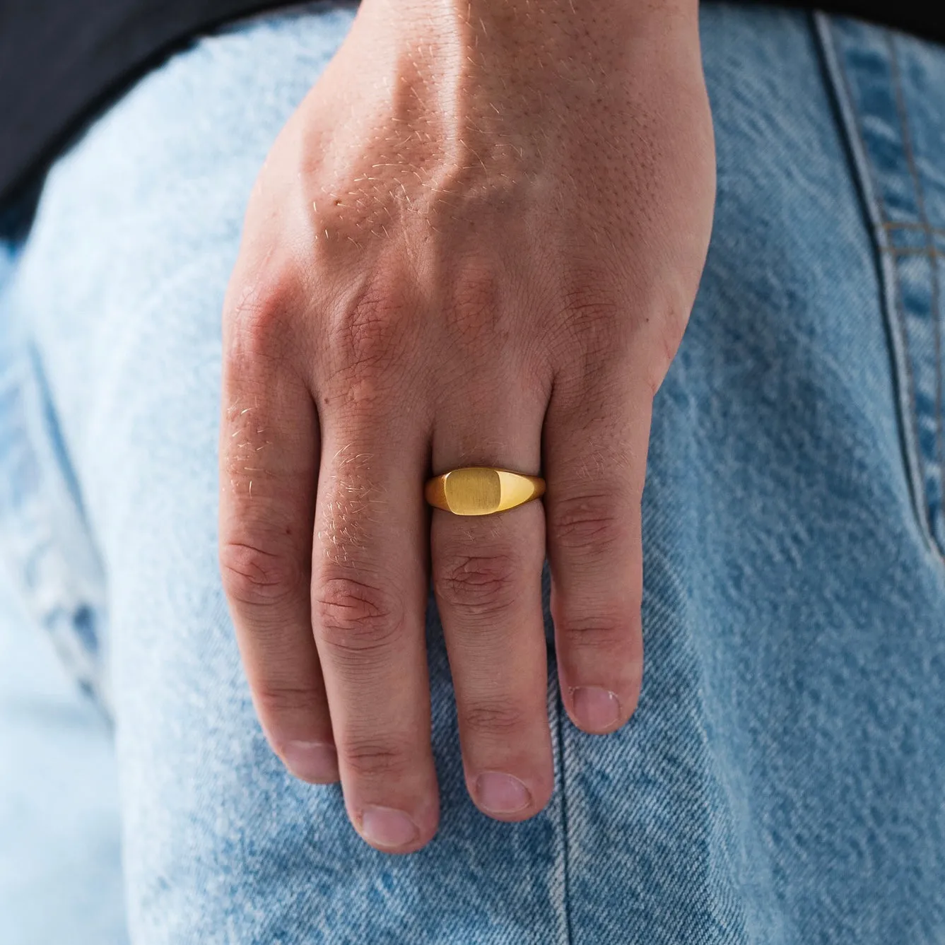 Rounded Signet Ring (G)